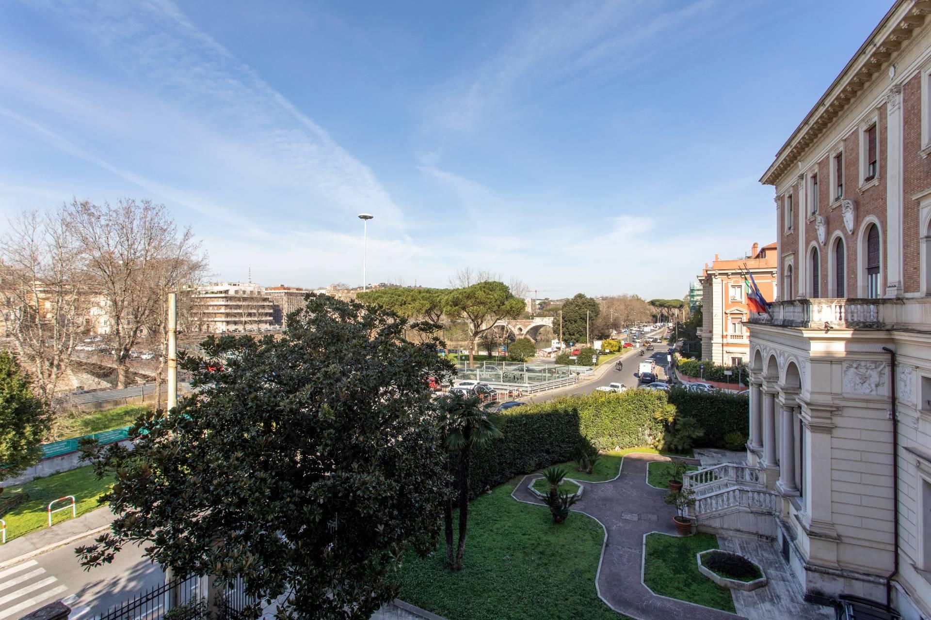 Panoramic and large apartment, a stone's throw from Piazza del Popolo - 26