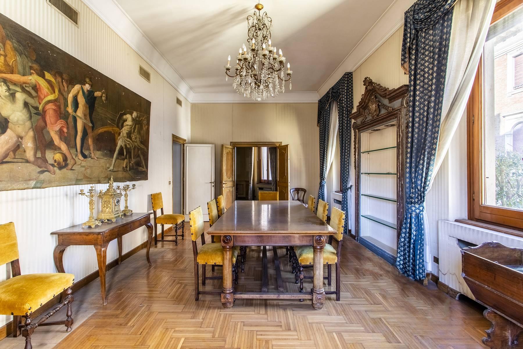 Panoramic and large apartment, a stone's throw from Piazza del Popolo - 3