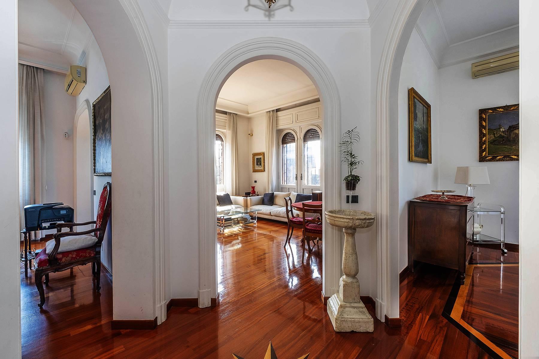 Superb penthouse located in an elegant Coppedè-style building - 16