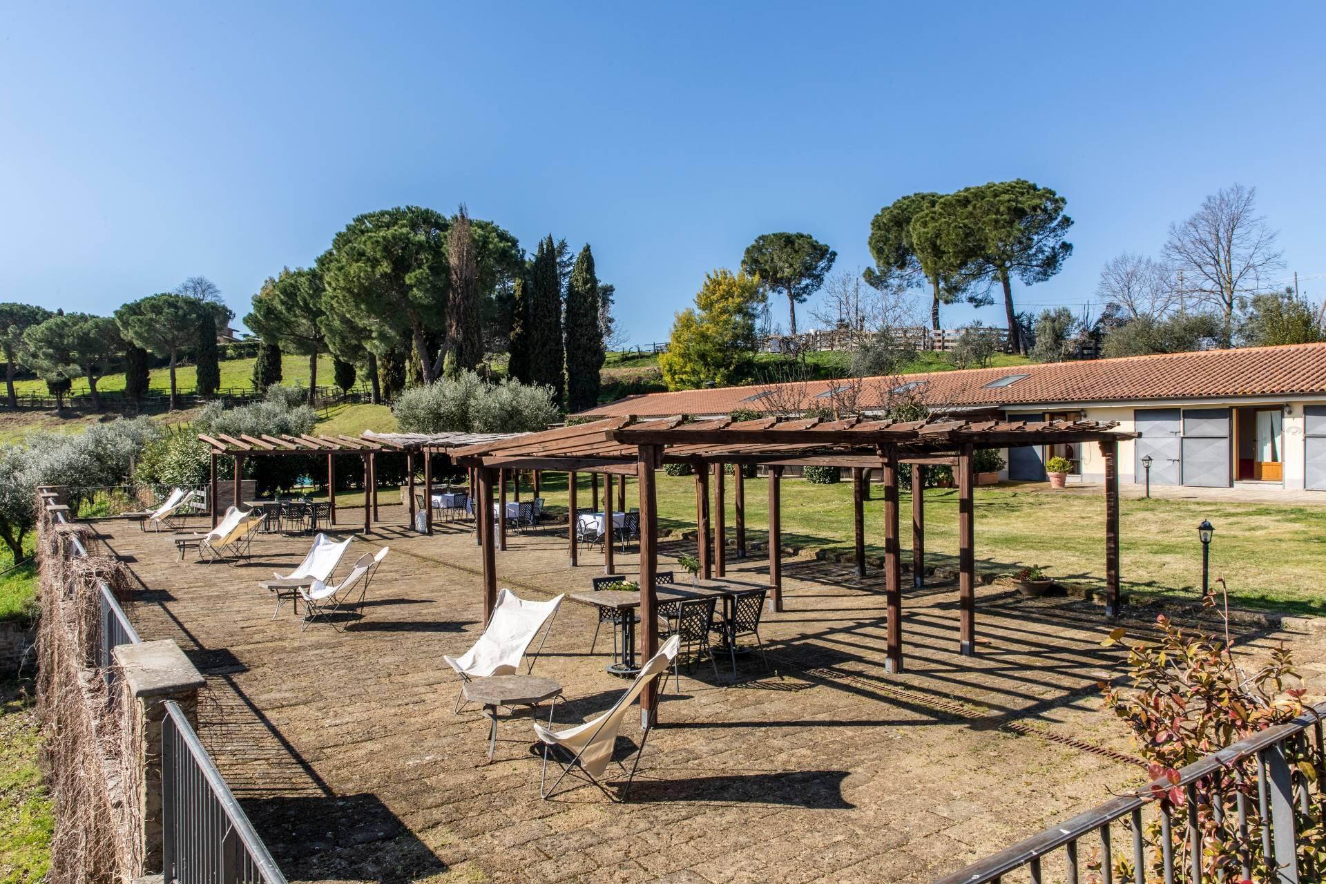 Old Stable finely restored in a Country House in an enchanting landscape out of Rome - 9