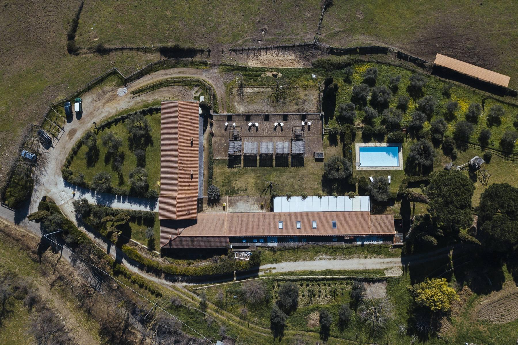 Country House with swimming pool and 10.000 acres of land immersed in an enchanting landscape - 2