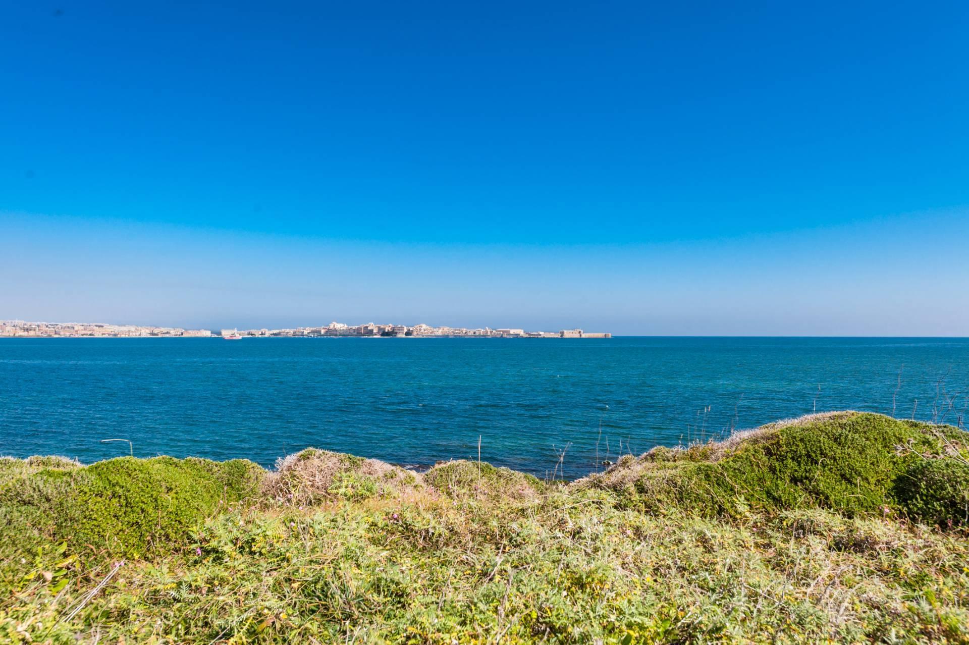 Property with direct access to the sea overlooking Ortigia - 9