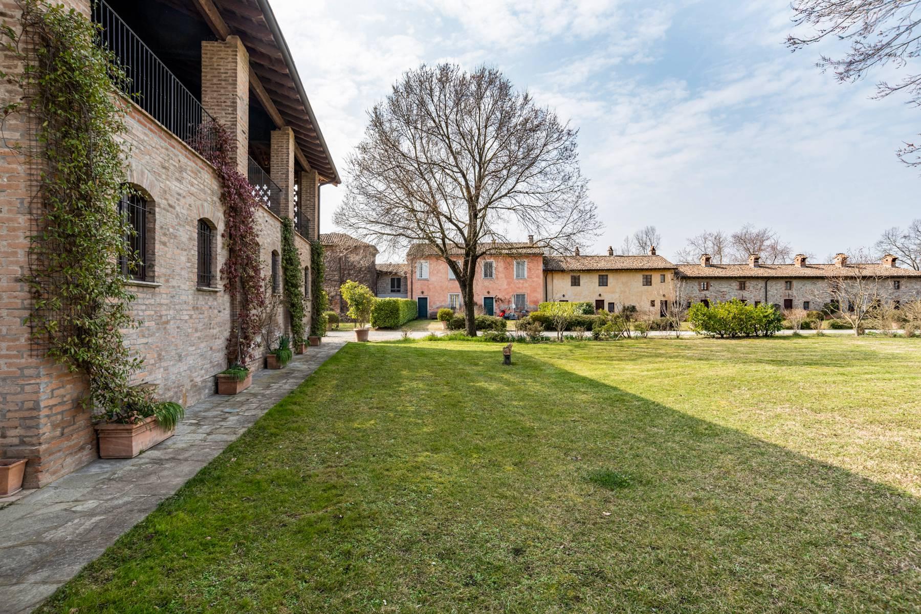 Splendid farmhouse immersed in the green hills of Piacenza - 16