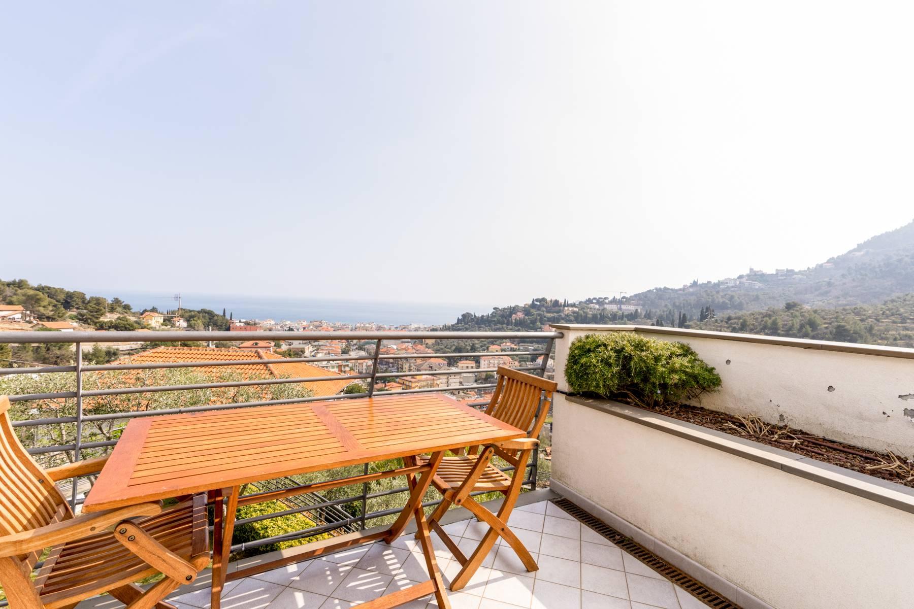 Bright apartment with panoramic view in Alassio - 10
