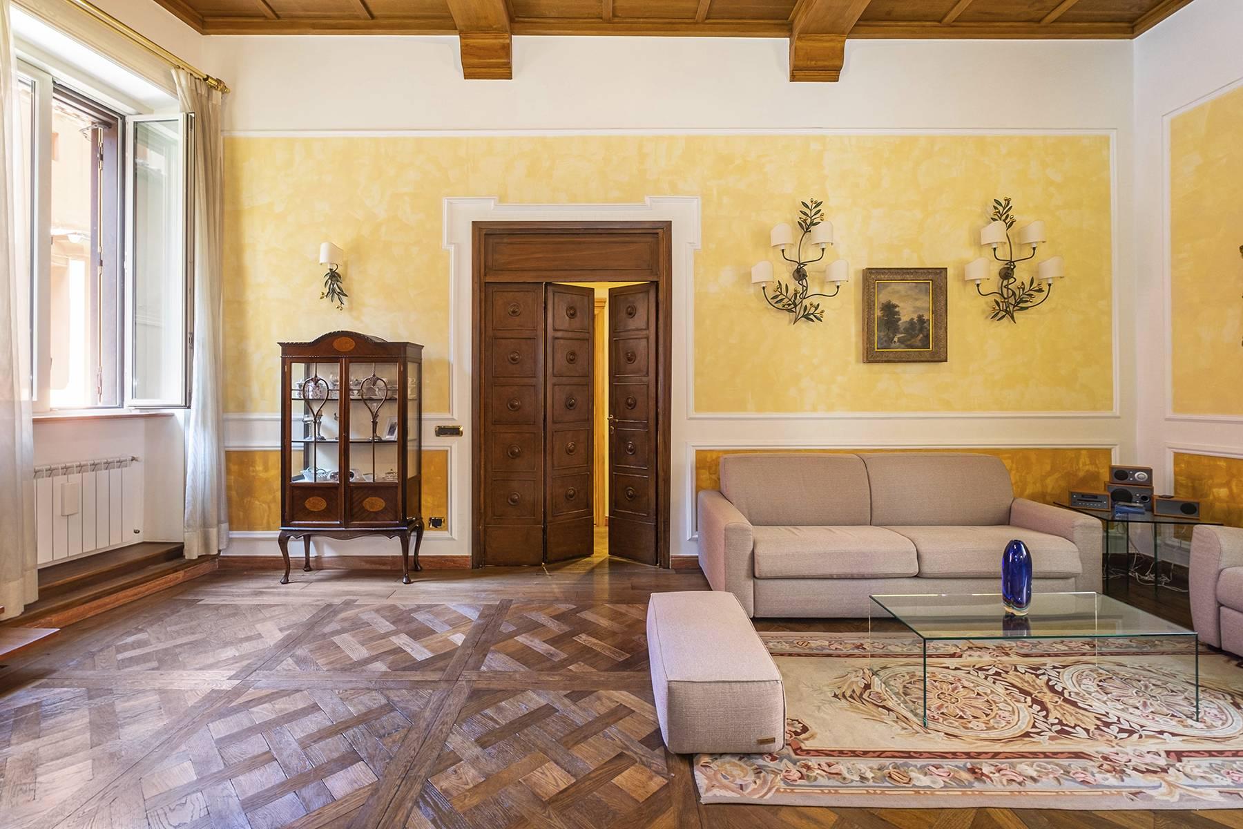 Elegante Wohnung in einem Palast aus dem 16. Jahrhundert - 6
