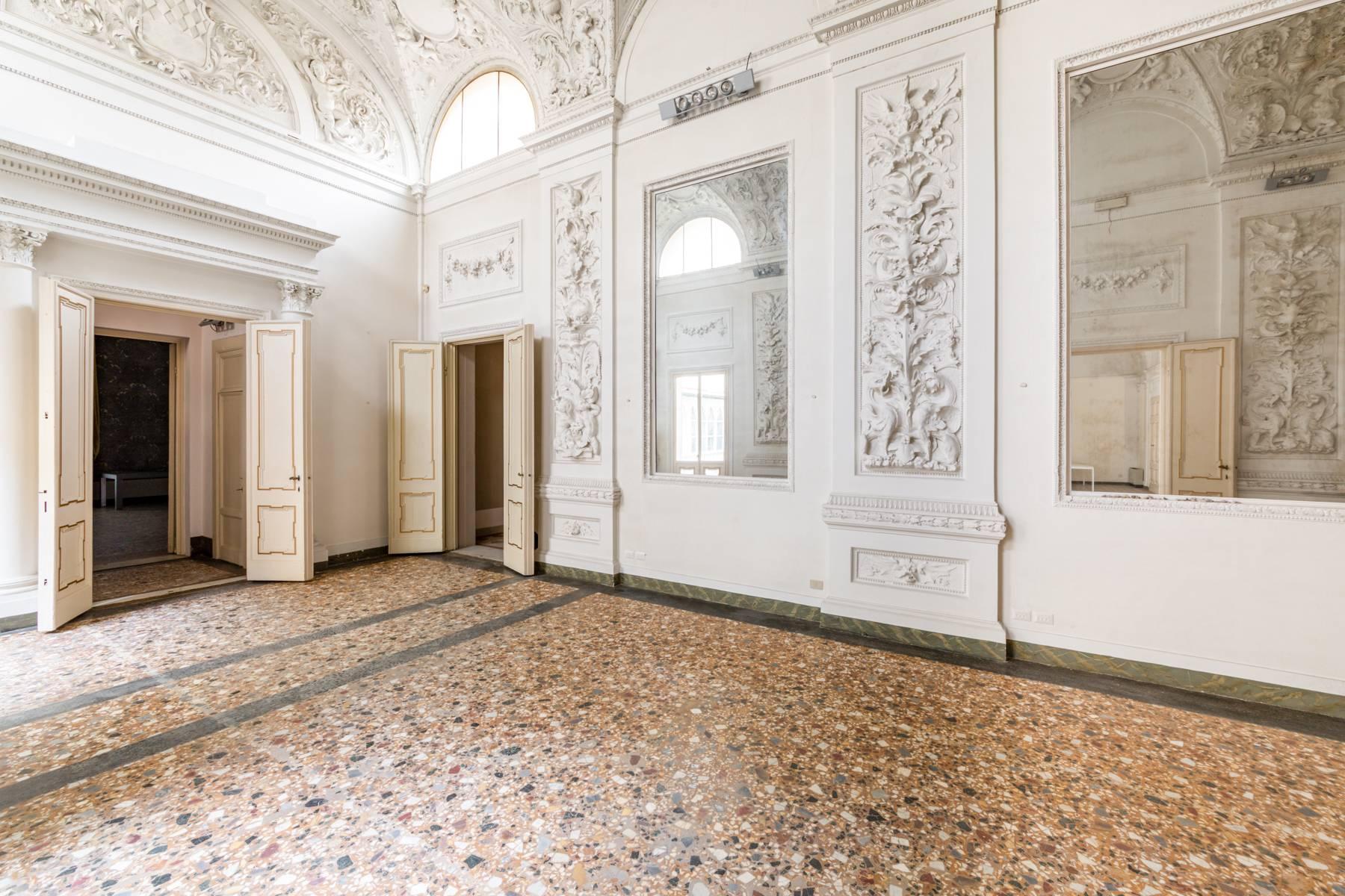 Majestic historic 500sqm office space in prime location in Florence - 2