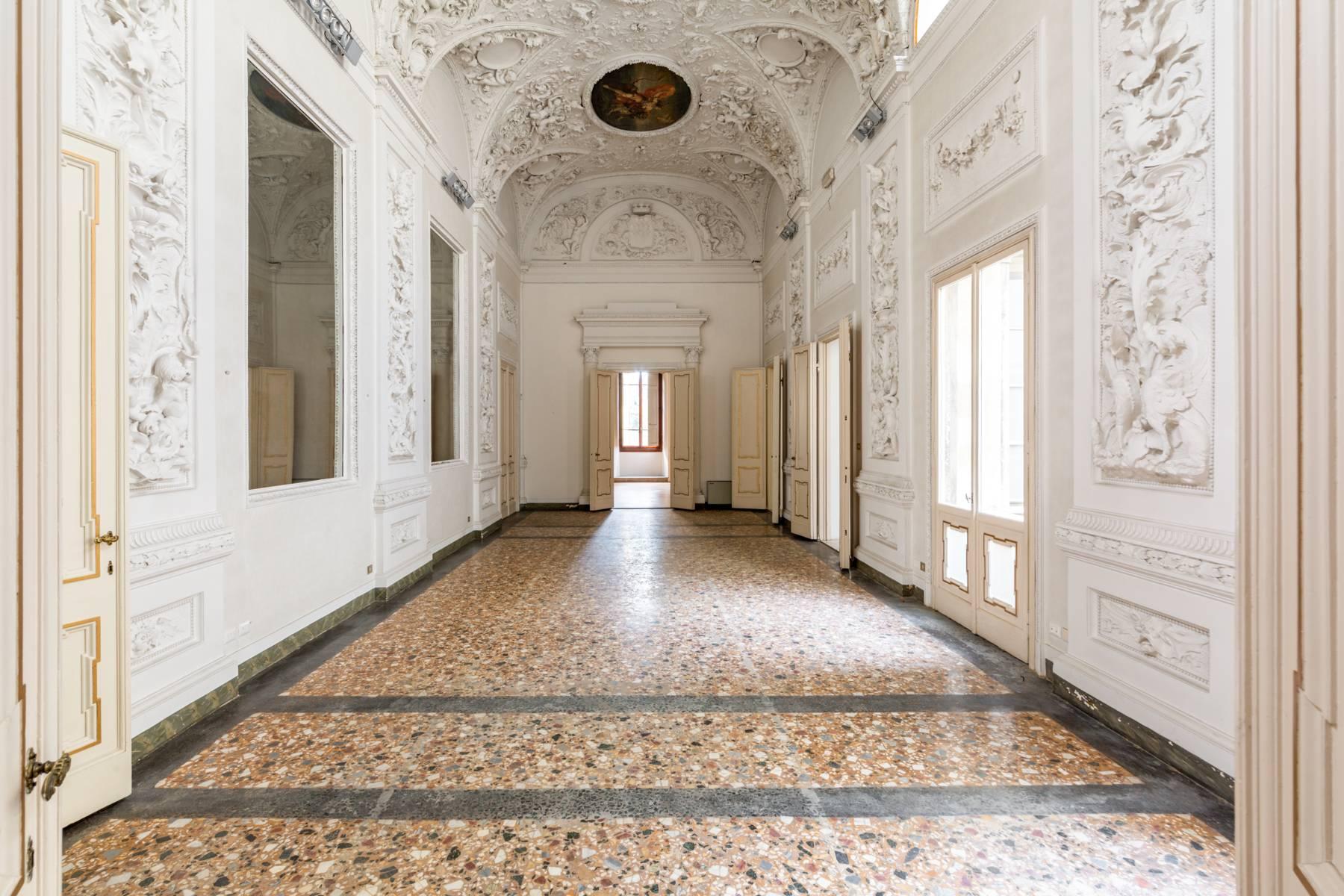 Majestic historic 500sqm office space in prime location in Florence - 1