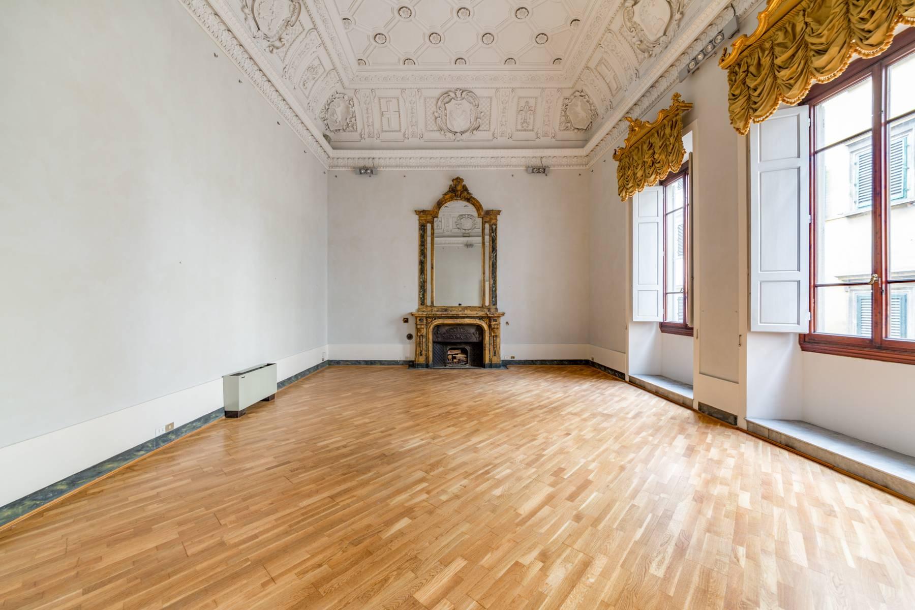 Majestic historic 500sqm office space in prime location in Florence - 9