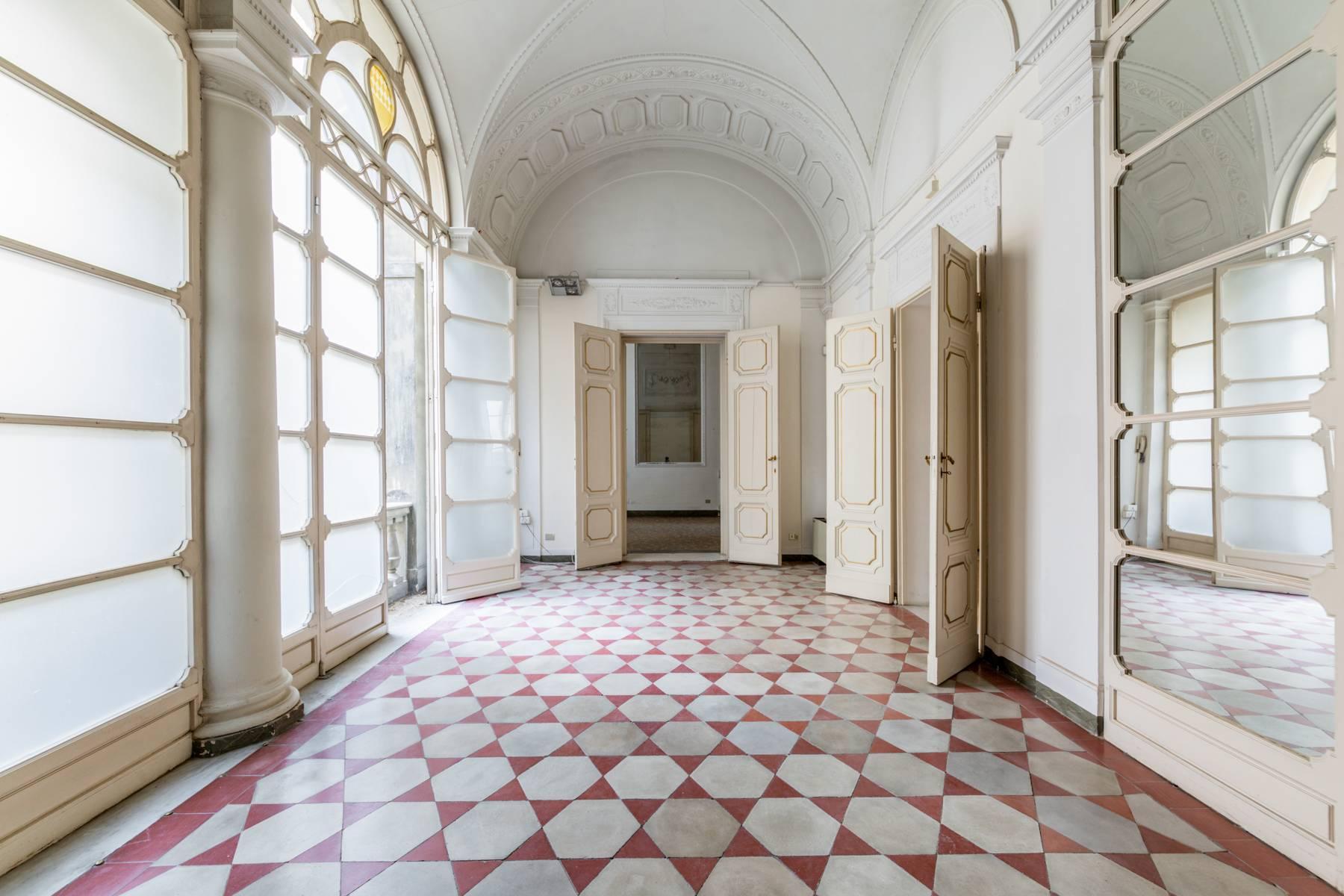 Majestic historic 500sqm office space in prime location in Florence - 16