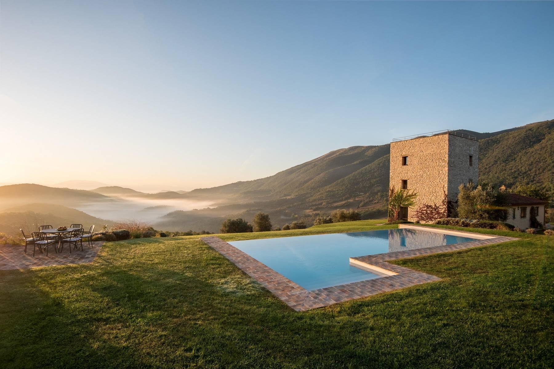 Villa with breathtaking views for short term rent in Umbria - 2