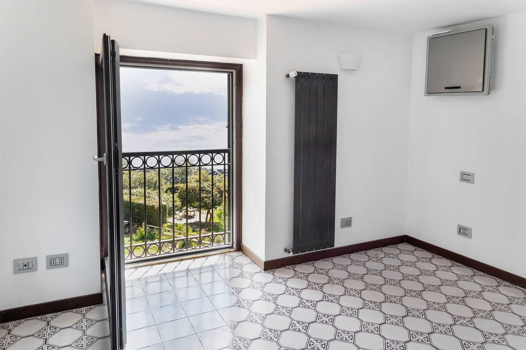 Appartamento con terrazzo panoramico e accesso al mare alla Gaiola - 14