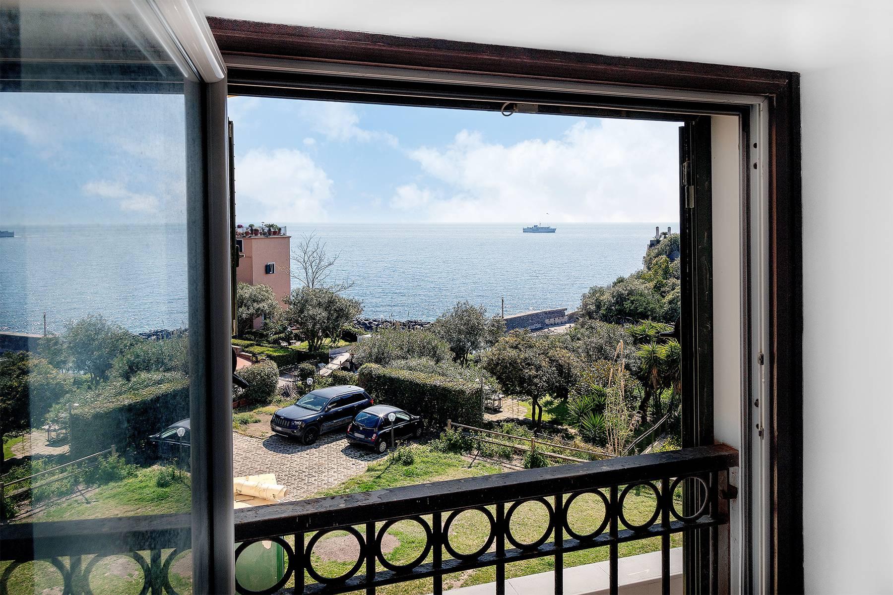 Appartamento con terrazzo panoramico e accesso al mare alla Gaiola - 15