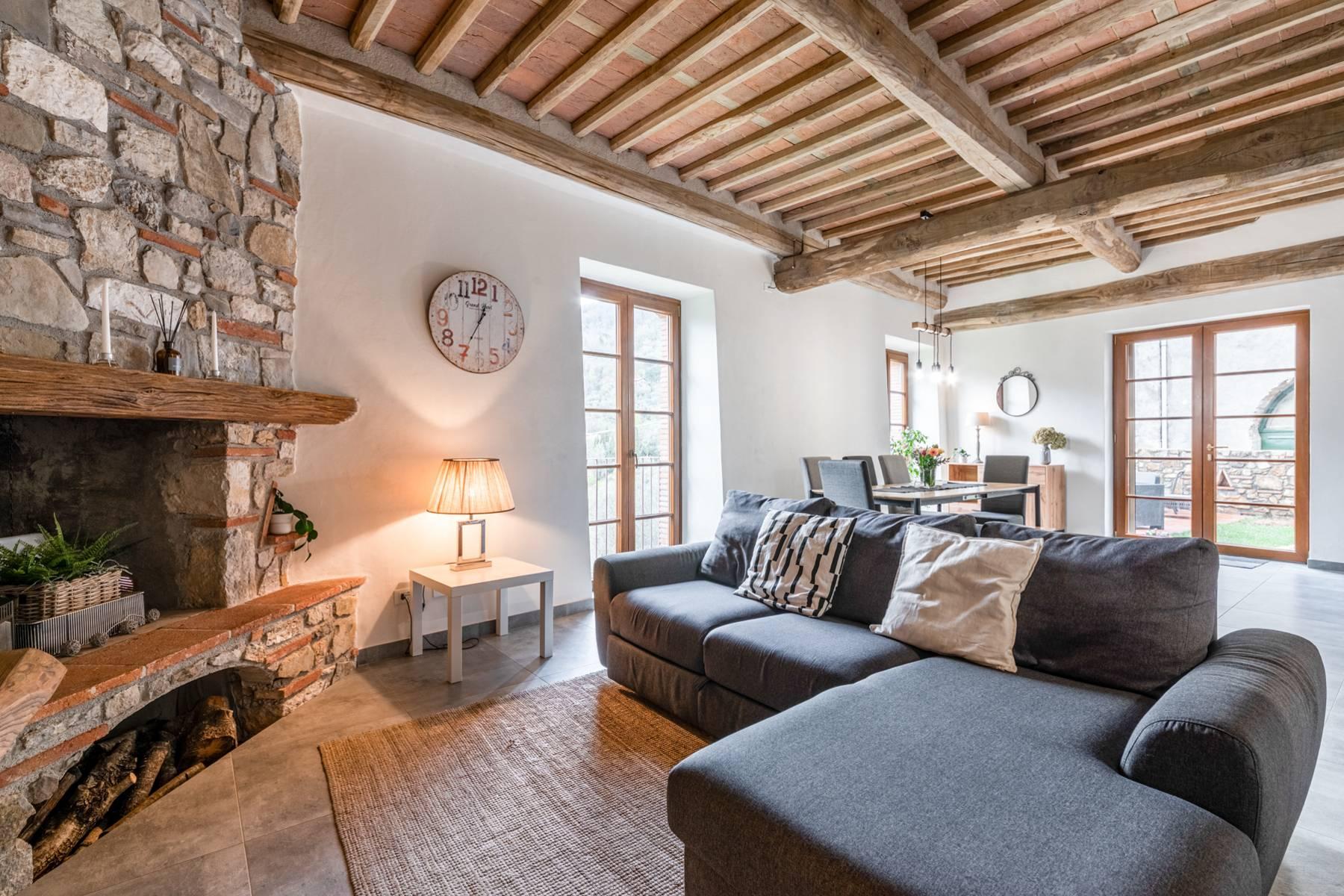 Maison jumelée restaurée avec amour sur les collines de Lucca - 3