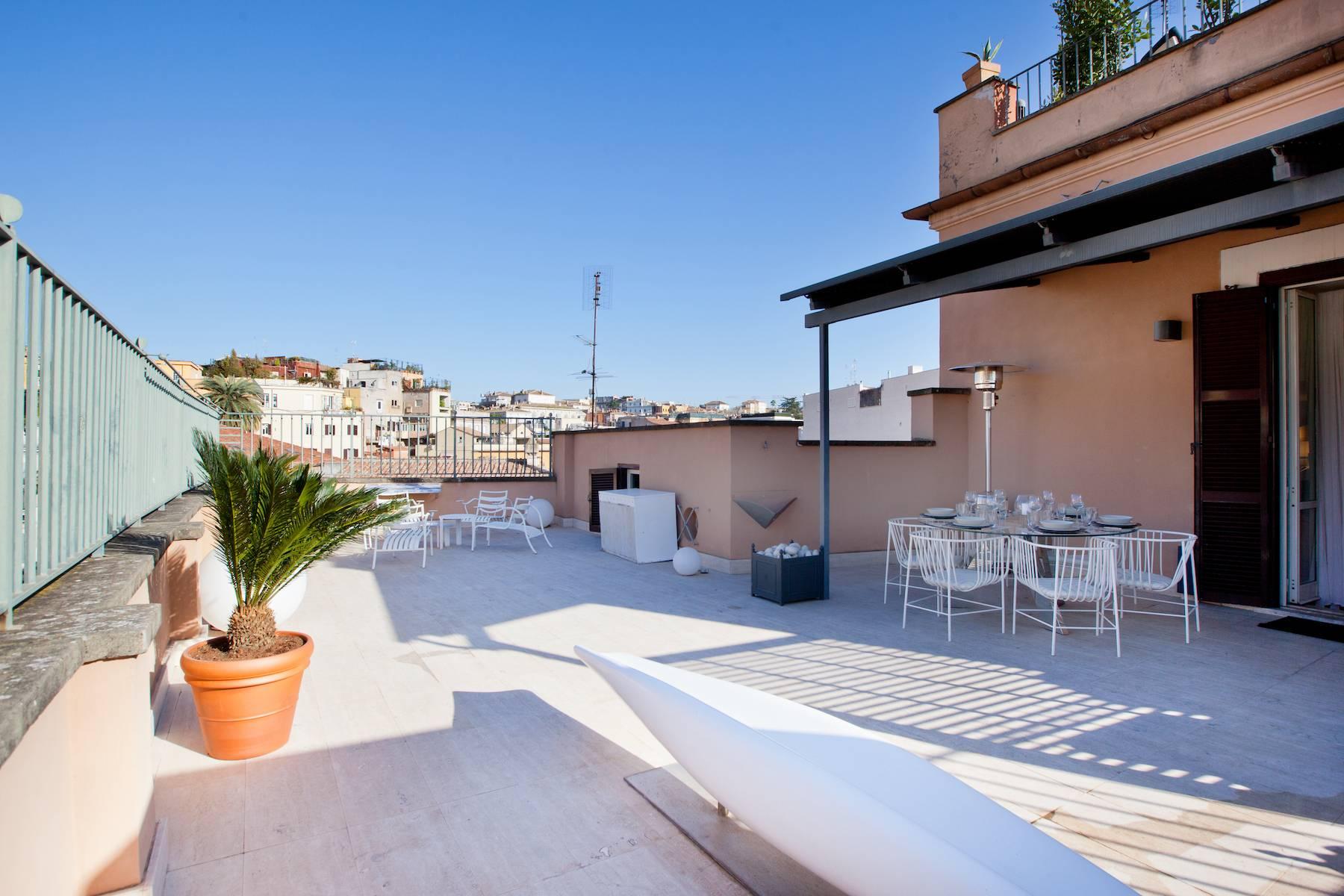Charming penthouse located few steps from Piazza di Spagna - 2