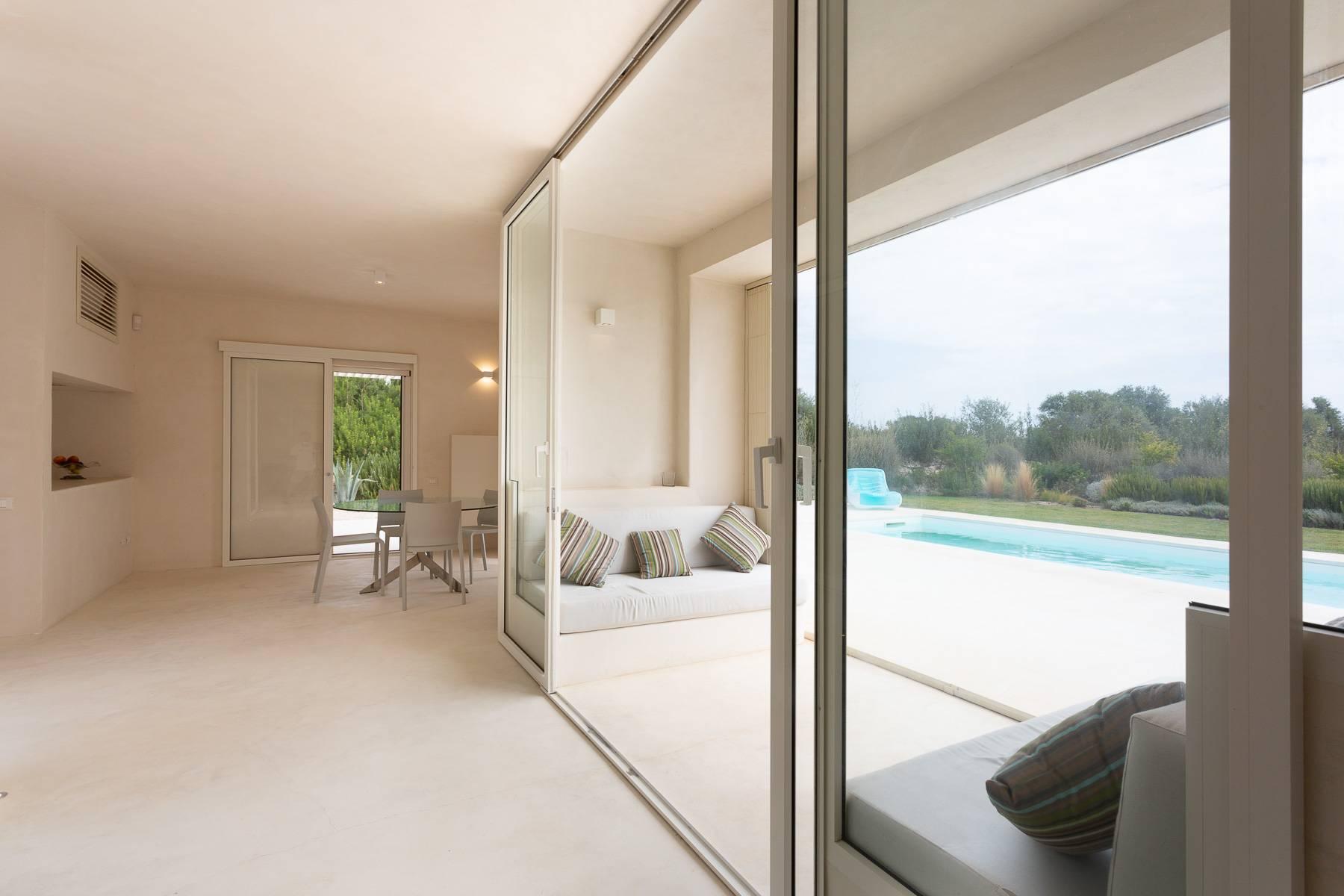 Moderne Villa mit Swimmingpool und Blick auf das Vendicari-Reservat - 28