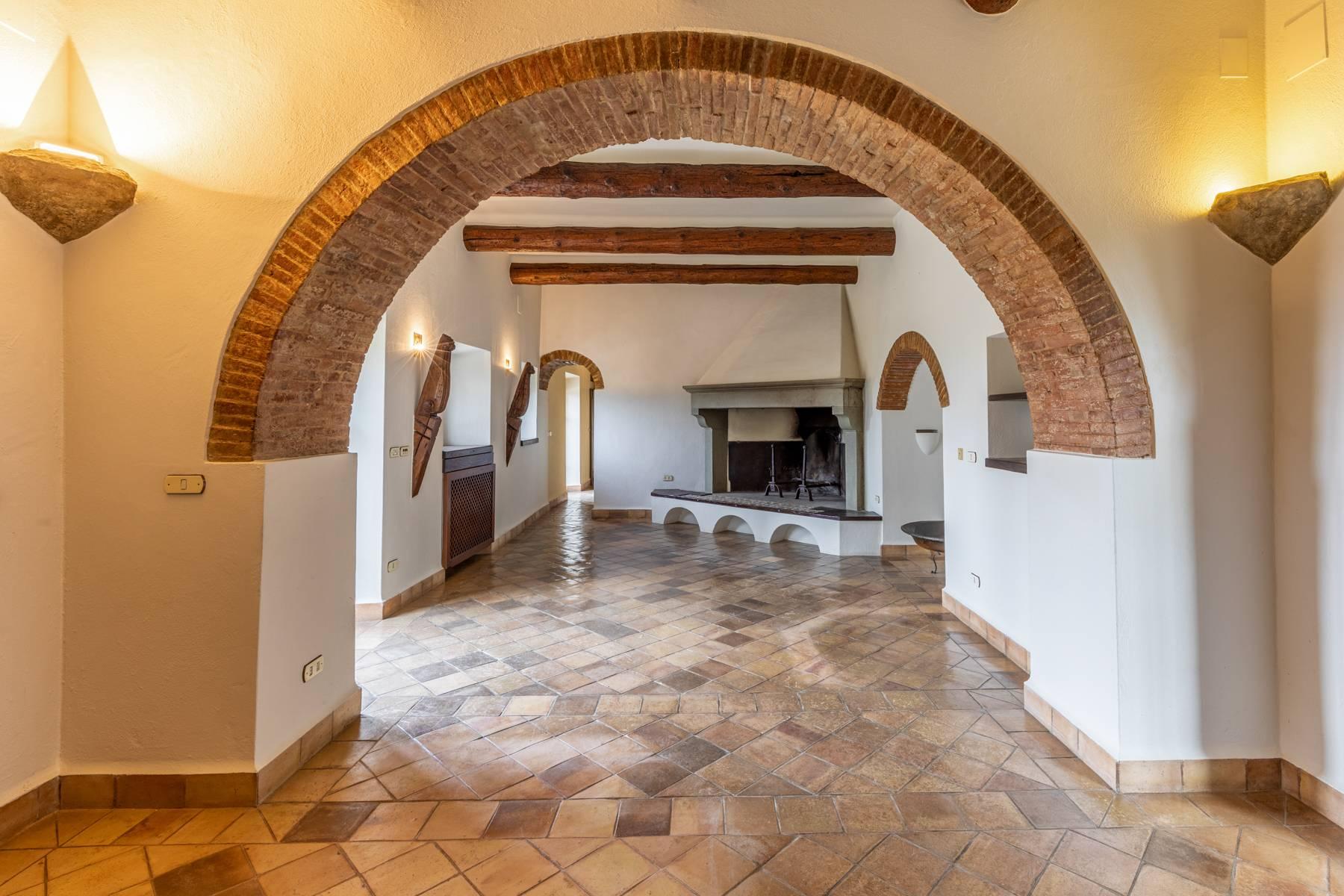 Historical villa dating back to the XVII century overlooking Arezzo - 17