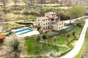 Casale ristrutturato in posizione incantevole tra Perugia e Gubbio, in vendita, Perugia | Sotheby’s Realty Italy - 1
