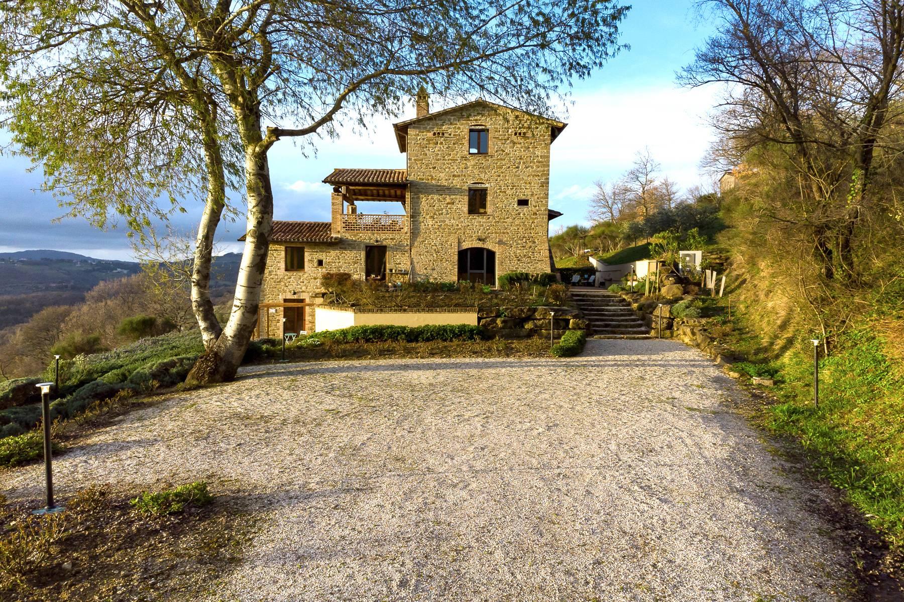 A perfectly restored stone house in enchanting valley between Perugia and Gubbio - 2