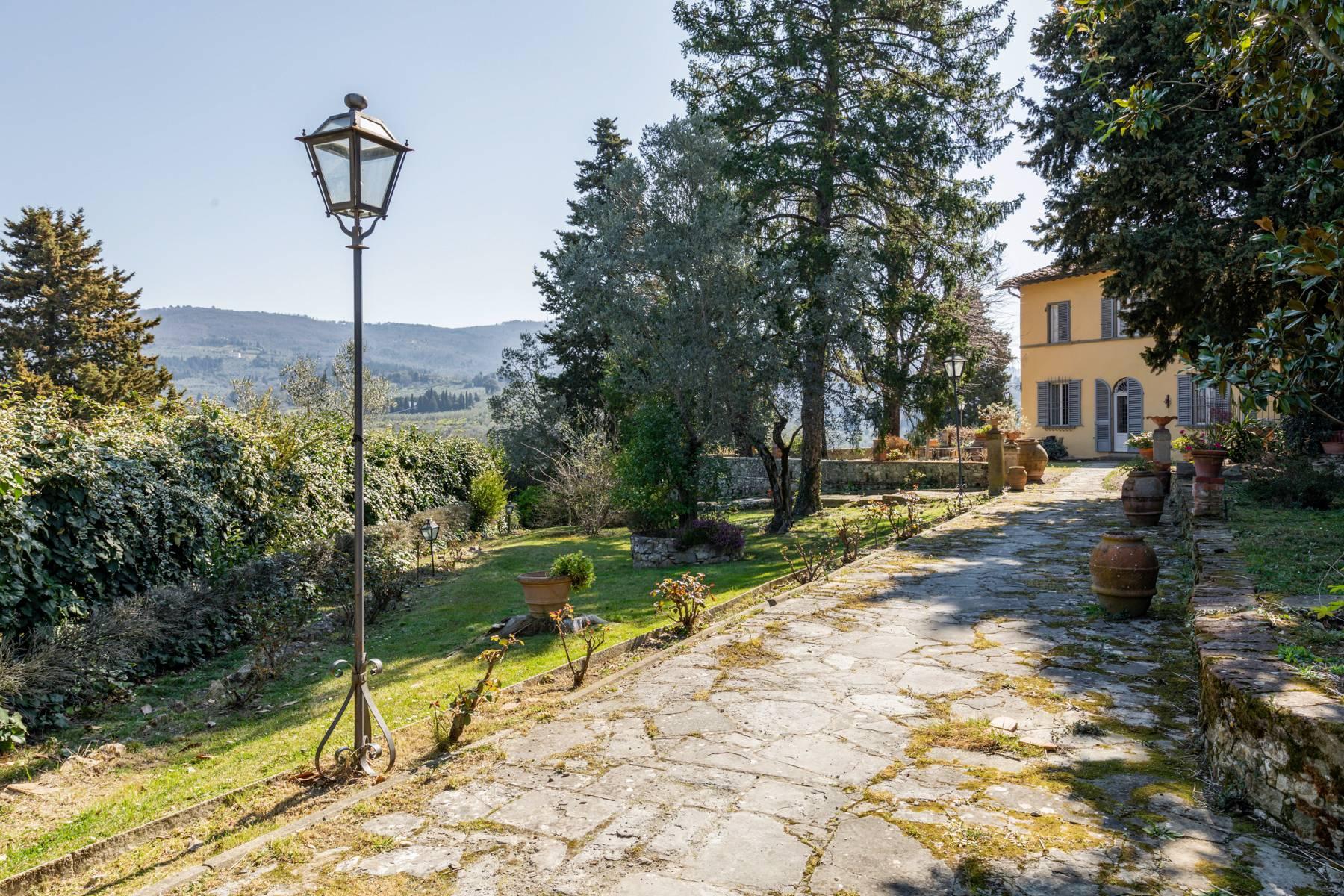 Elegante Villa auf den Hügeln von Florenz - 26