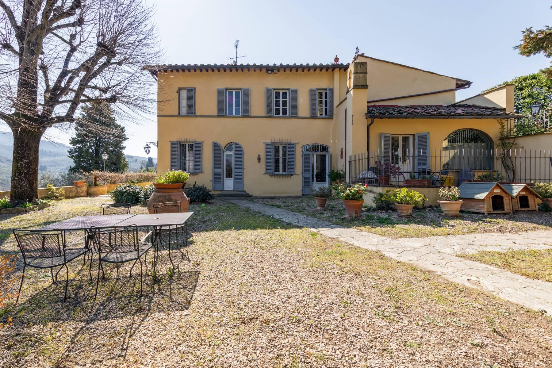 Elegante Villa auf den Hügeln von Florenz - 1