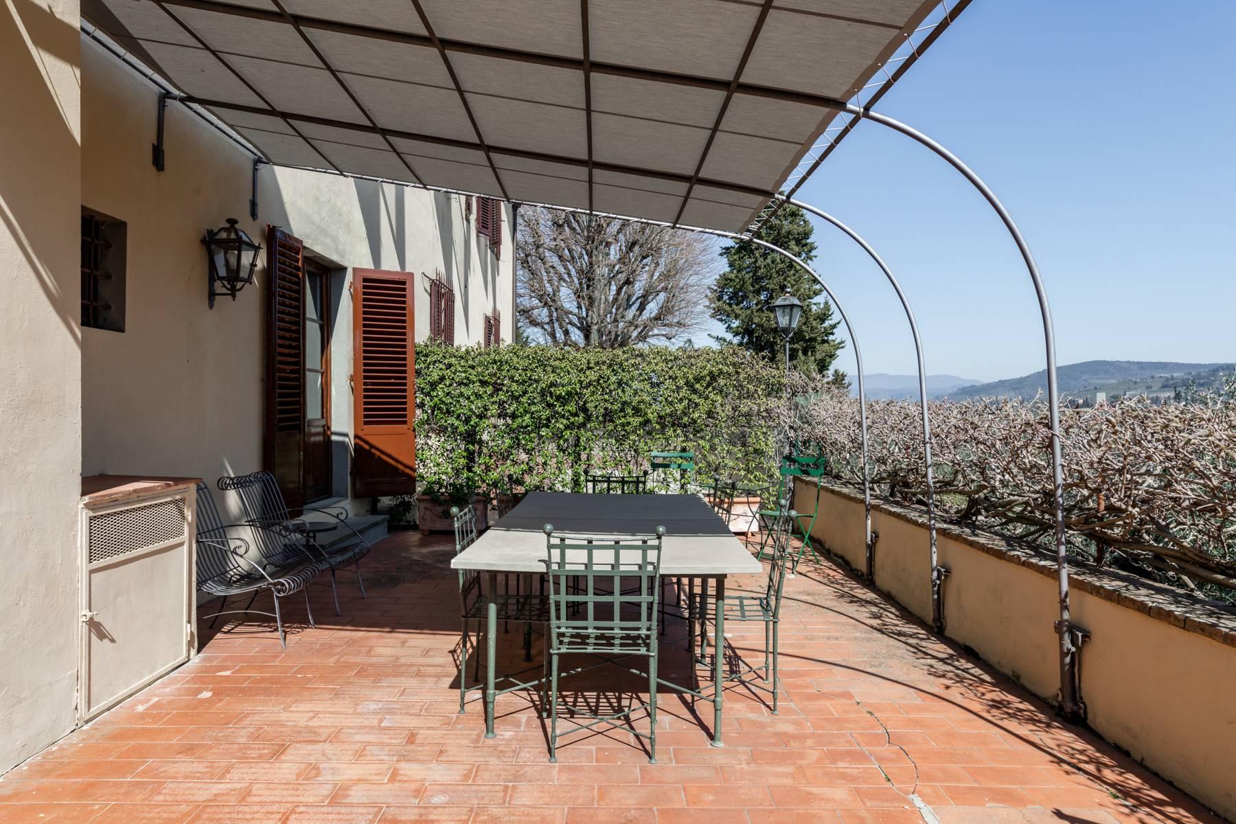Elegante Villa auf den Hügeln von Florenz - 20
