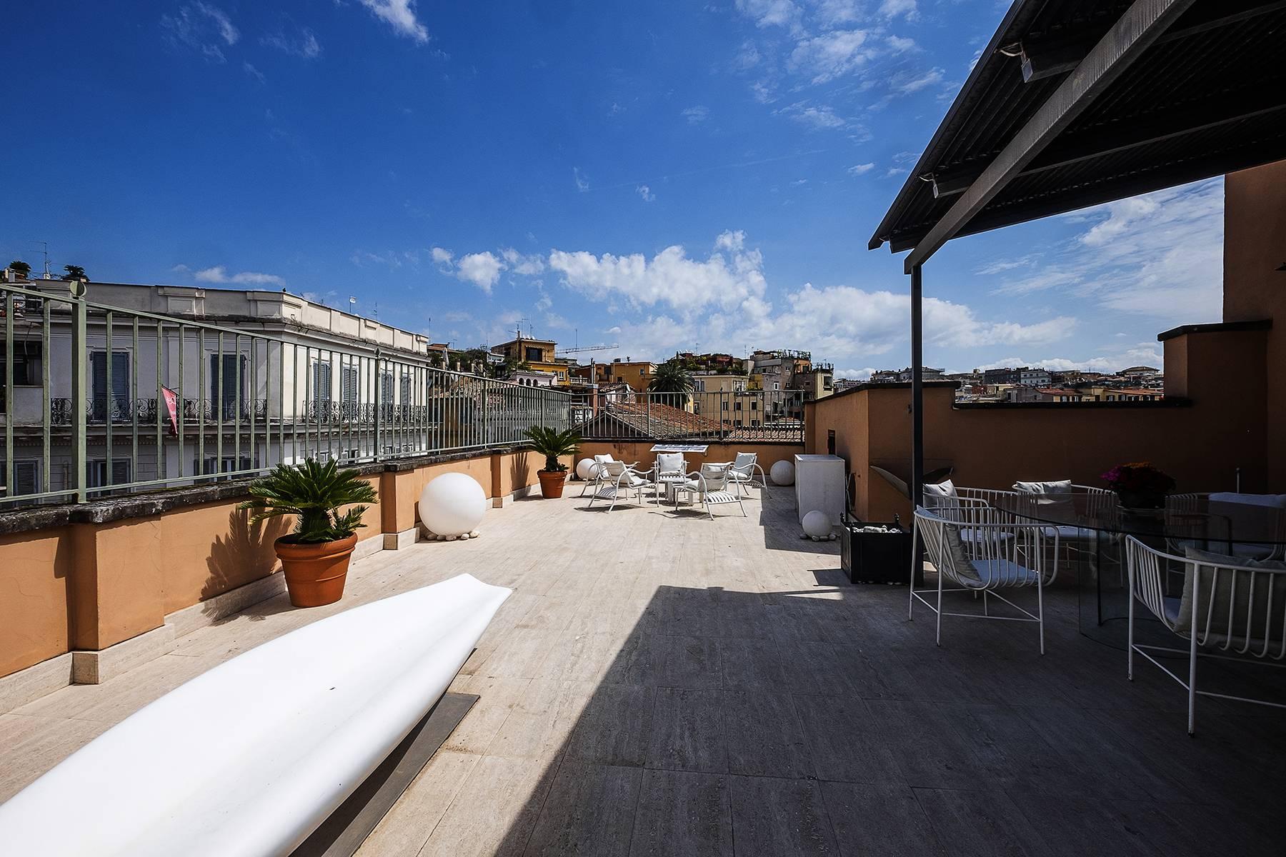 Charming penthouse with terrace a stone's throw from the Spanish Steps - 2
