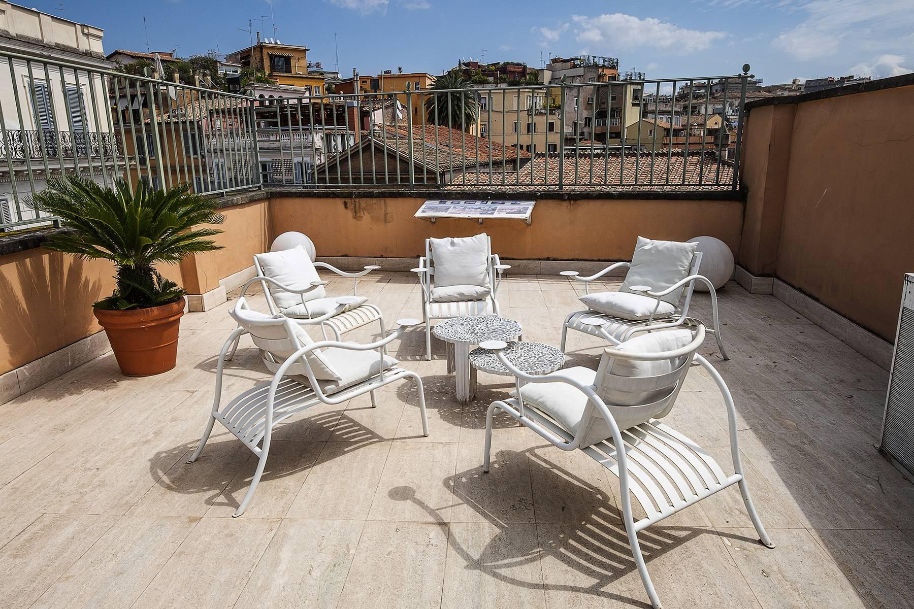Charming penthouse with terrace a stone's throw from the Spanish Steps - 5