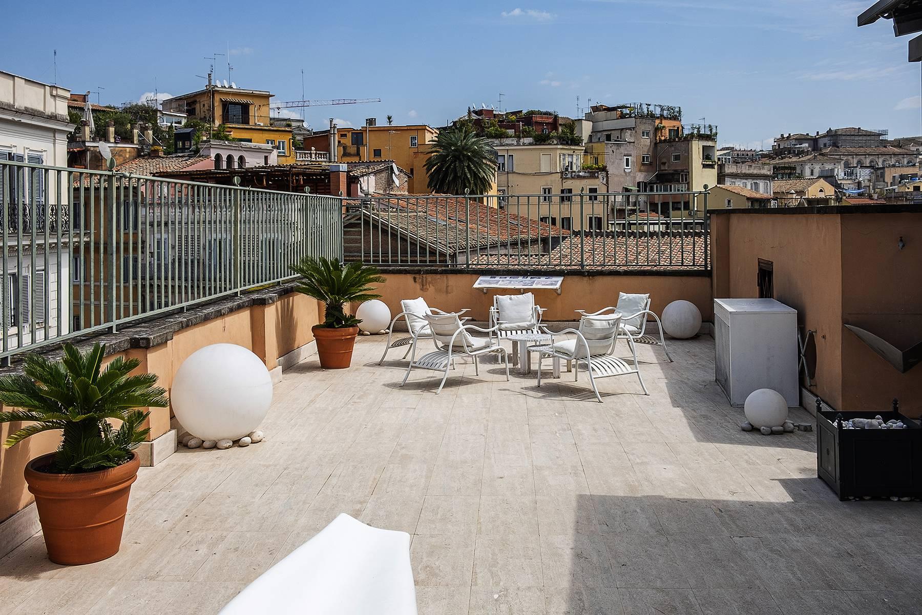 Charming penthouse with terrace a stone's throw from the Spanish Steps - 10