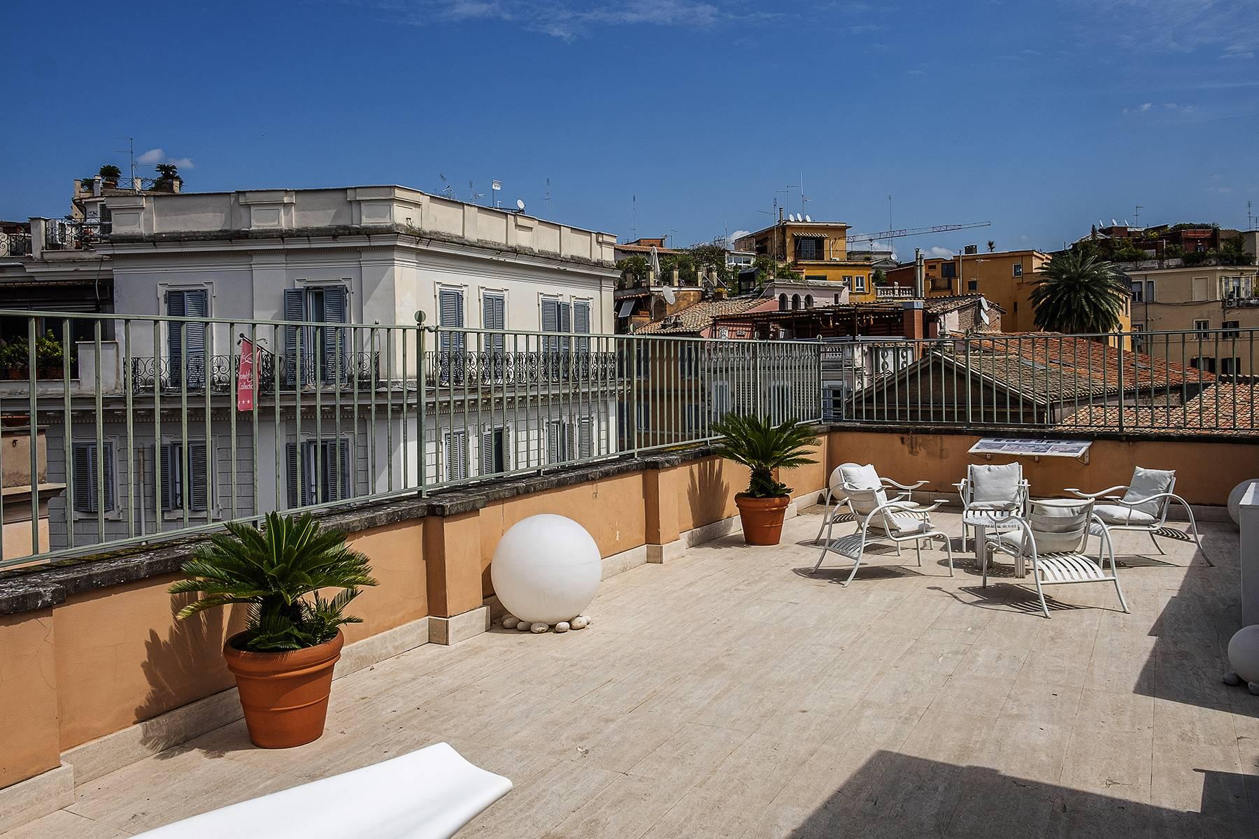 Charming penthouse with terrace a stone's throw from the Spanish Steps - 1