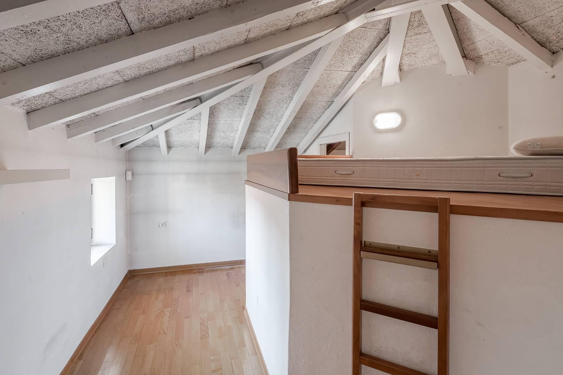 Attic apartment with terrace in a period building - 18