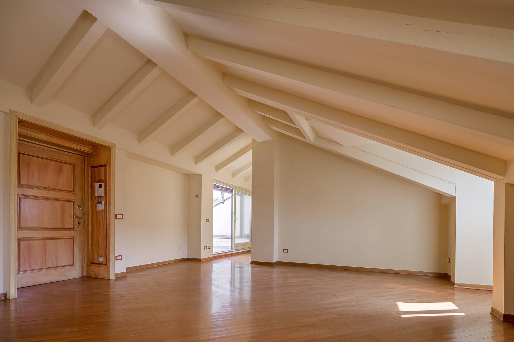 Attic apartment with terrace in a period building - 2