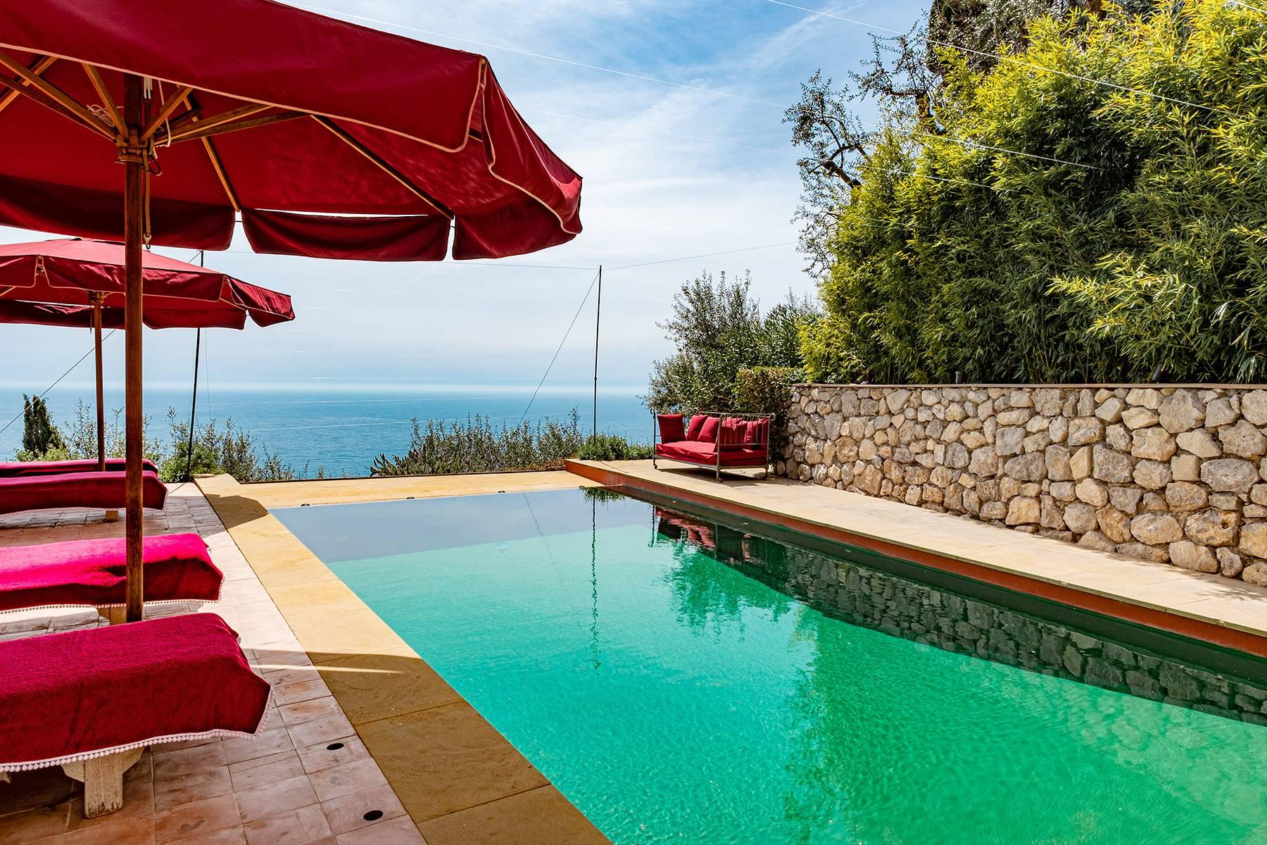 Remarquable villa design avec piscine sculptée surplombant les rochers Faraglioni. - 6