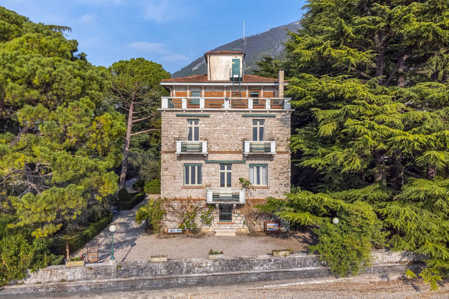 Stunning villa pieds dans l'eau with magnificent park and dock on Lake Iseo - 9