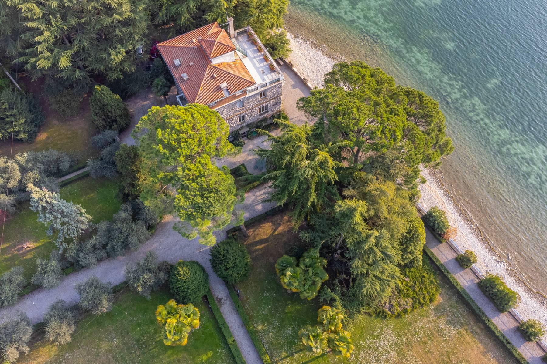 Splendida villa pieds-dans-l'eau con magnifico parco e darsena sul Lago d'Iseo - 4