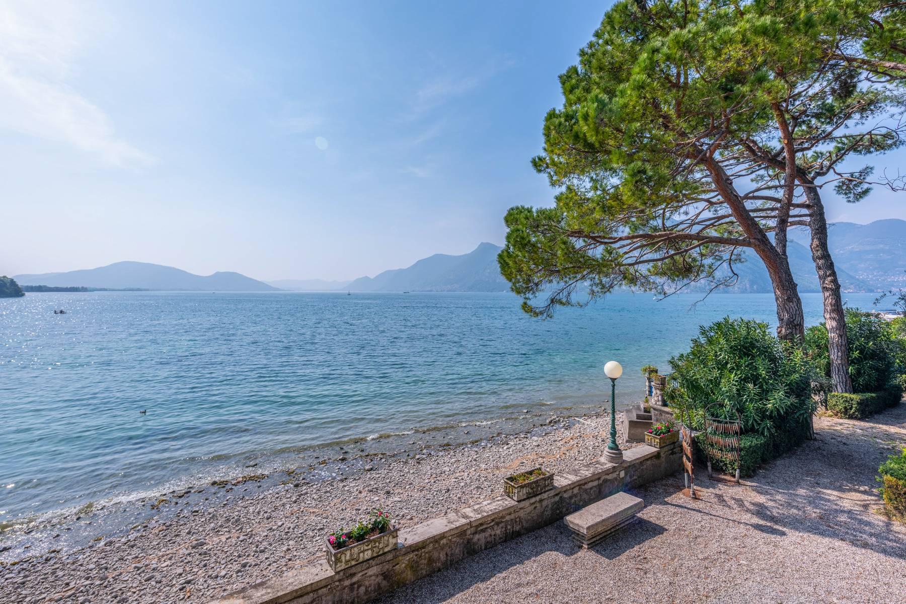 Stunning villa pieds dans l'eau with magnificent park and dock on Lake Iseo - 33