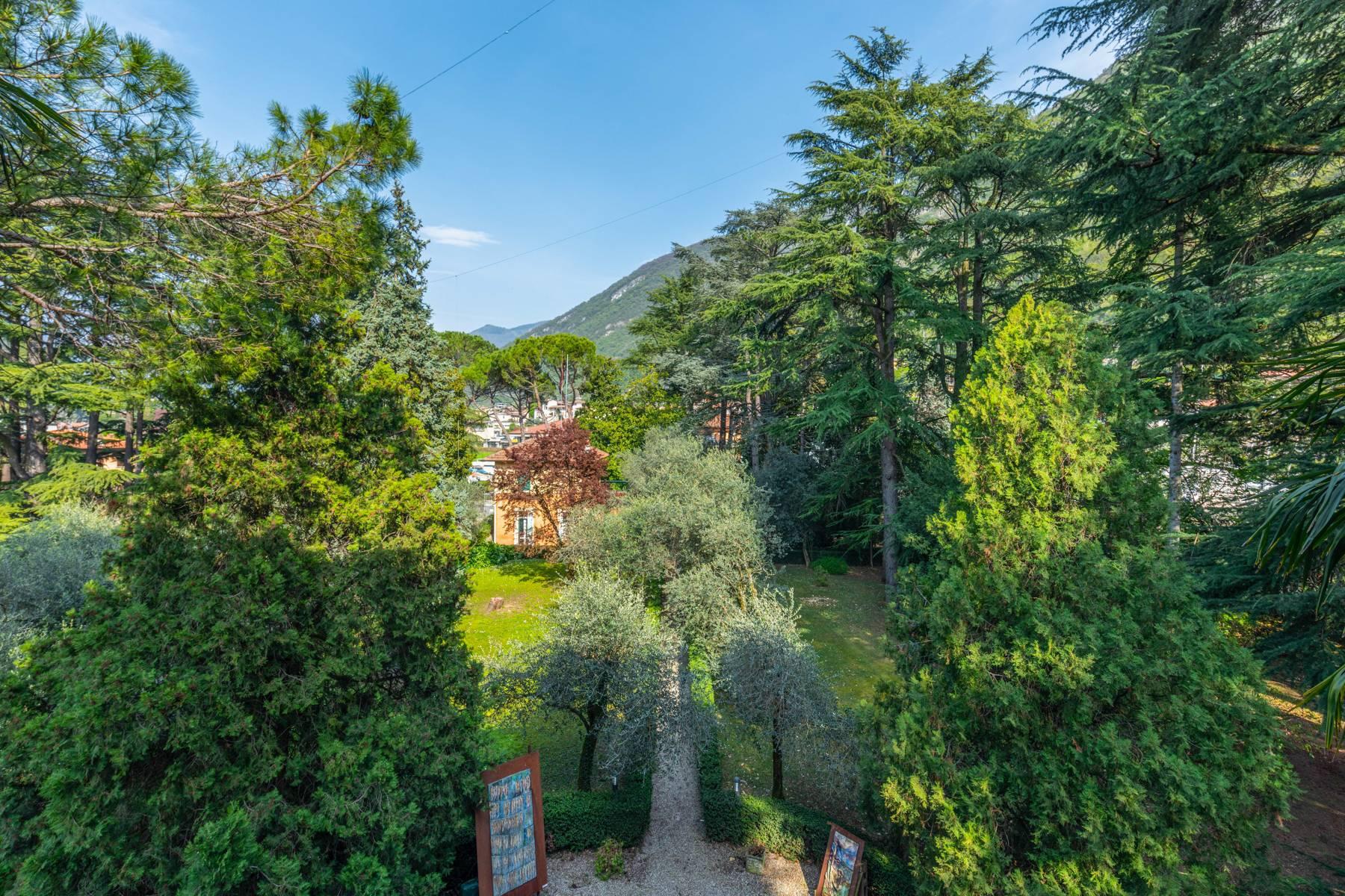 Stunning villa pieds dans l'eau with magnificent park and dock on Lake Iseo - 38