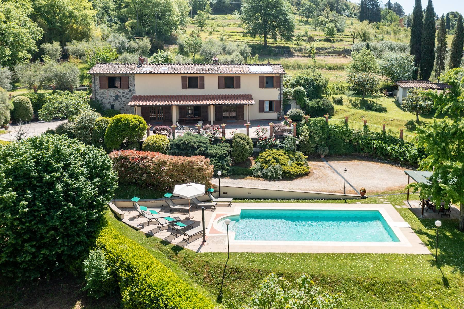 Ferme avec piscine sur les collines de Lucca - 26