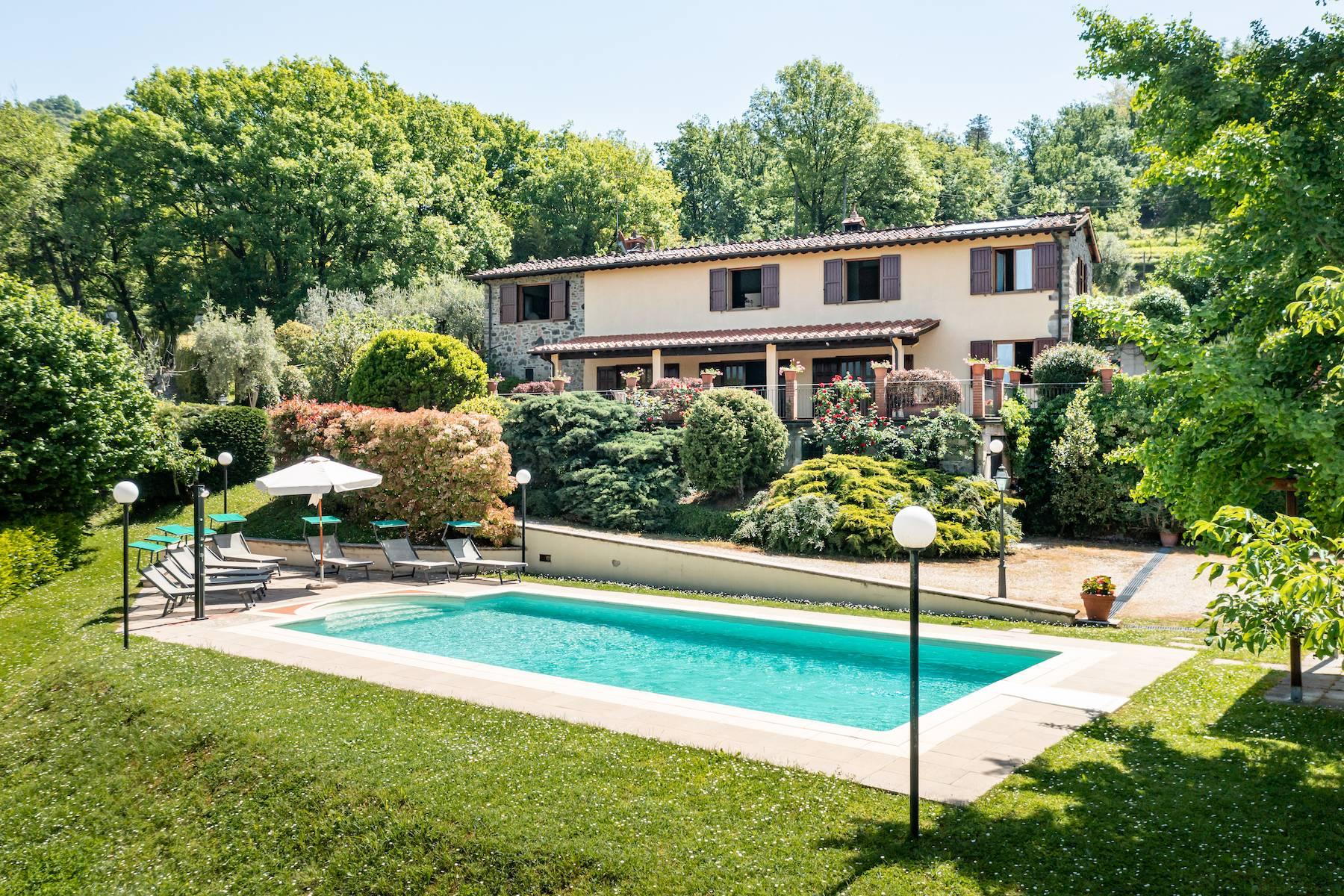 Bauernhaus mit Swimmingpool auf den Hügeln von Lucca - 1