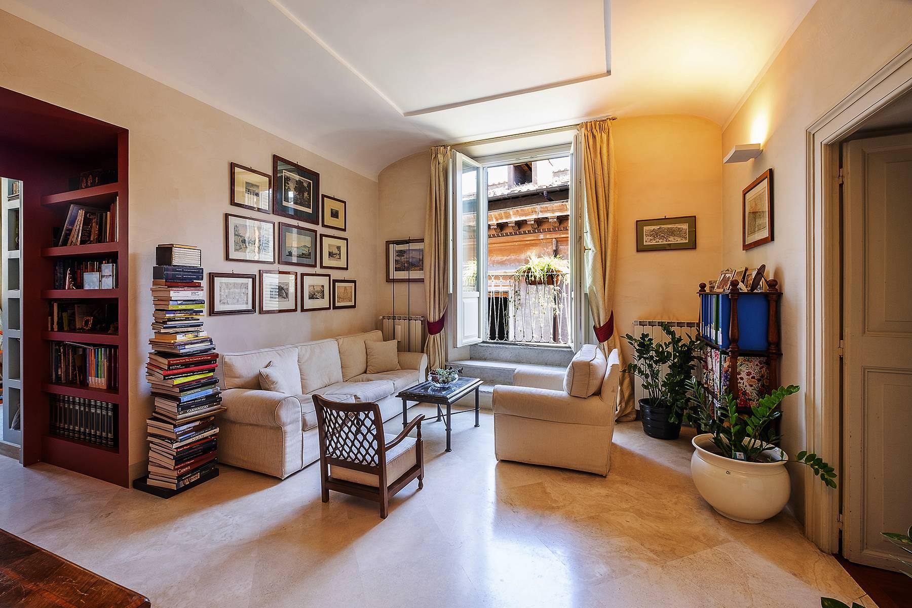 Elegant penthouse with terrace in the historic Rione Parione - 5