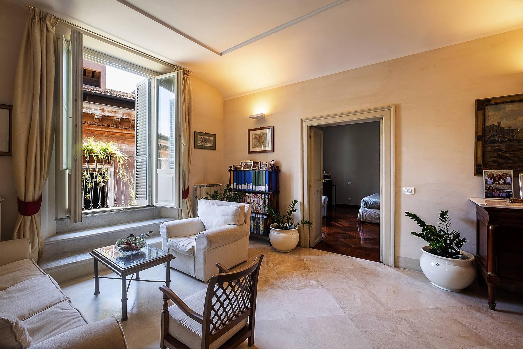 Elegant penthouse with terrace in the historic Rione Parione - 6