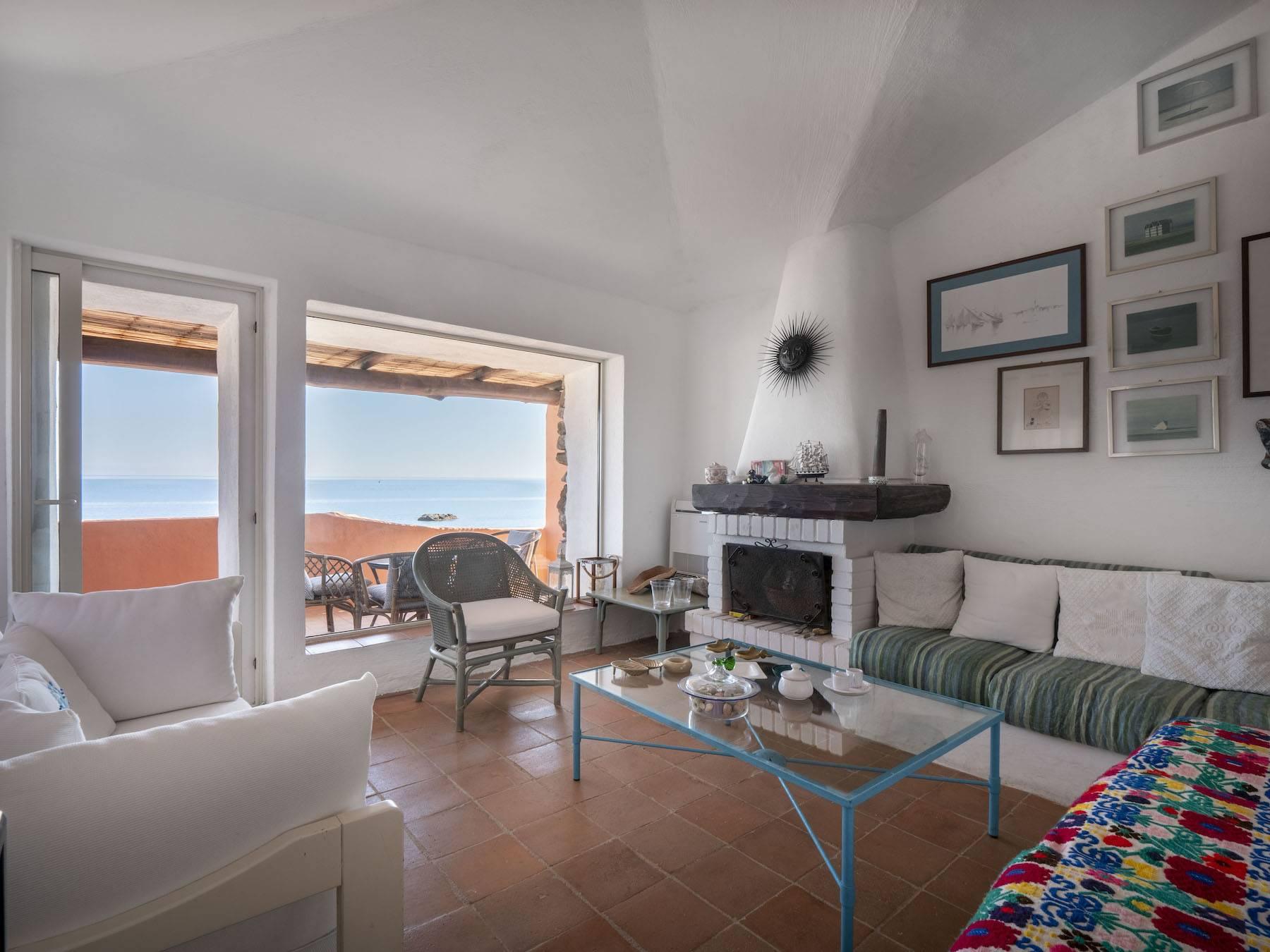 Large apartment with terrace overlooking the sea - 2