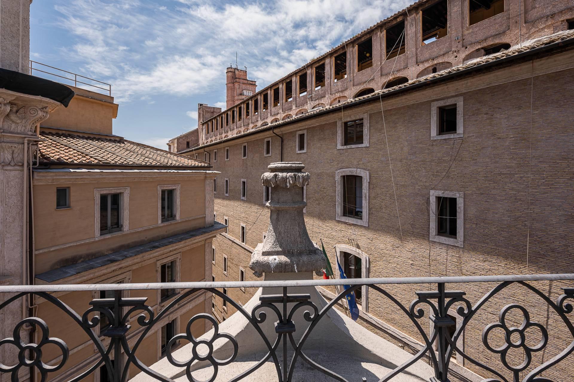 Historical Palace in the heart of the ancient Rome - 8