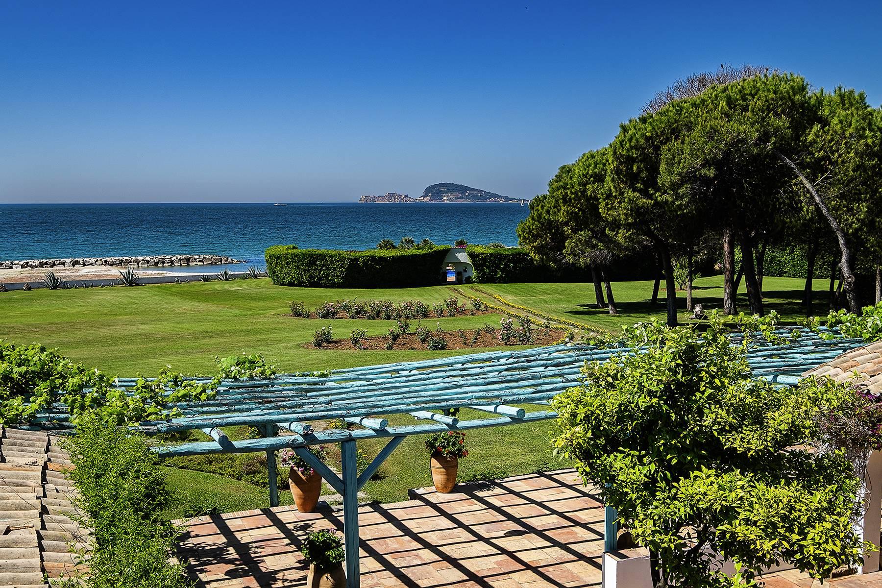 Prestigious beachfront property on the Gulf of Gaeta - 11