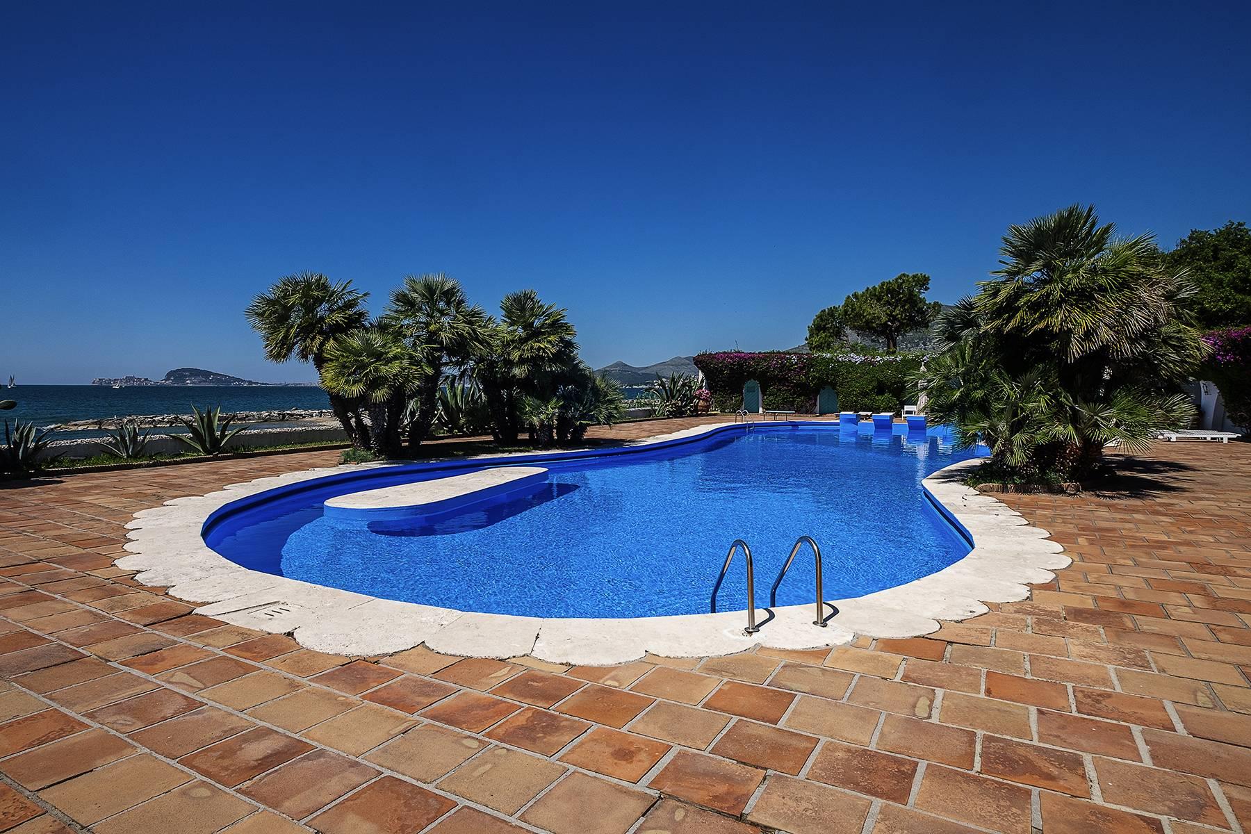 Prestigious beachfront property on the Gulf of Gaeta - 4