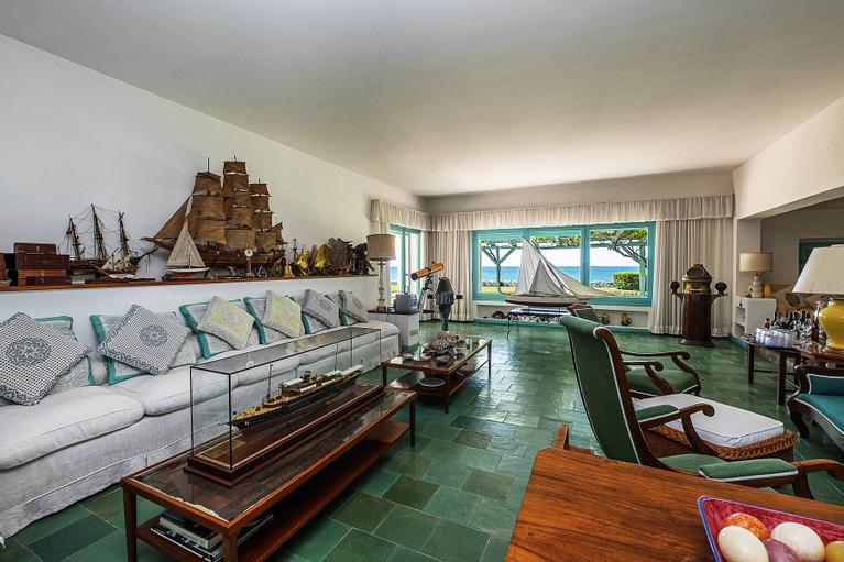 Prestigious beachfront property on the Gulf of Gaeta Вилла на продажу