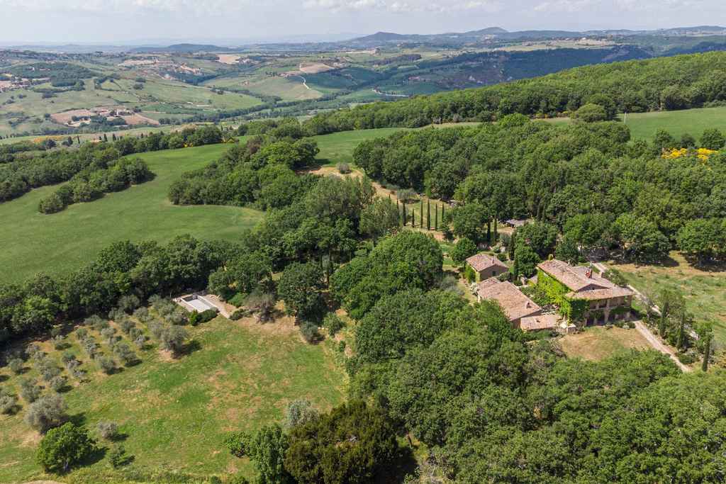 Charming property in Val d'Orcia Farmbuilding/Farmhouse For sale