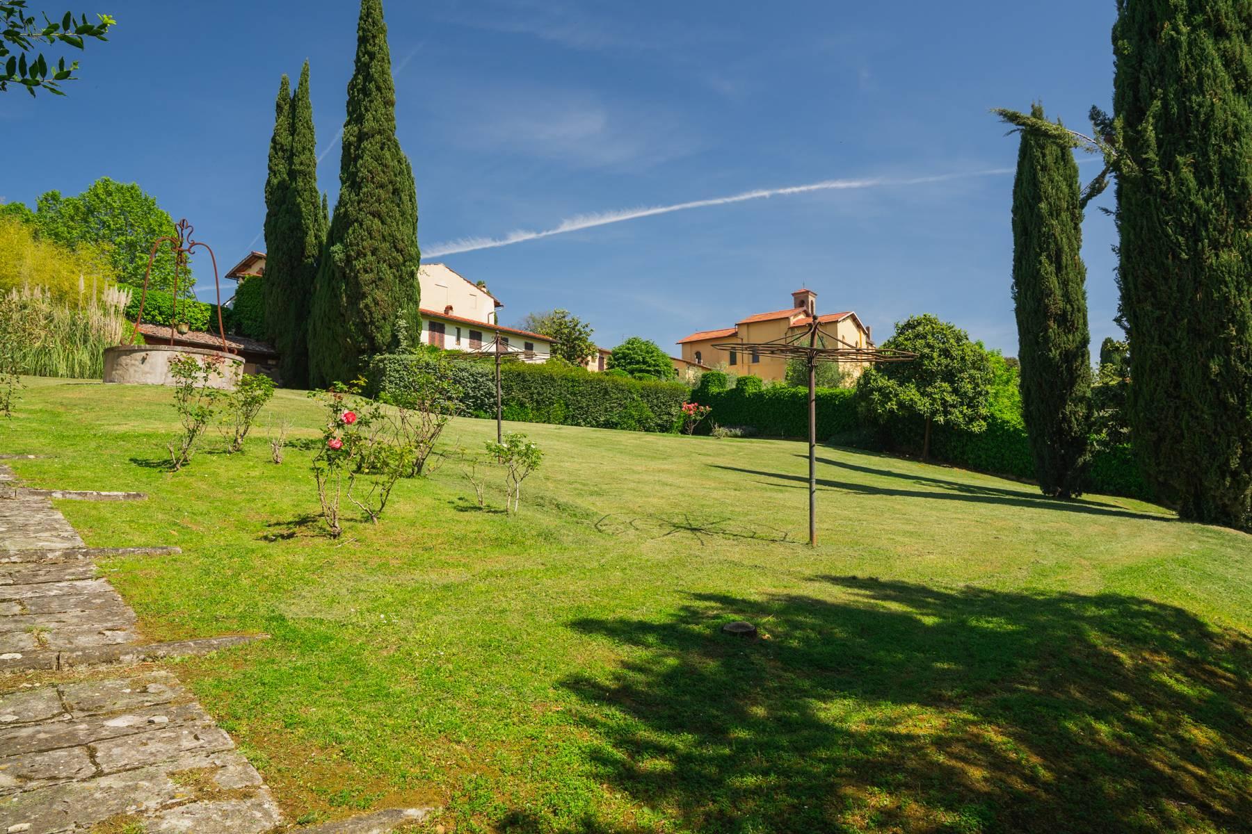 Elegante Villa aus dem 14. Jahrhundert mit einem Hektar Park in Florenz - 43