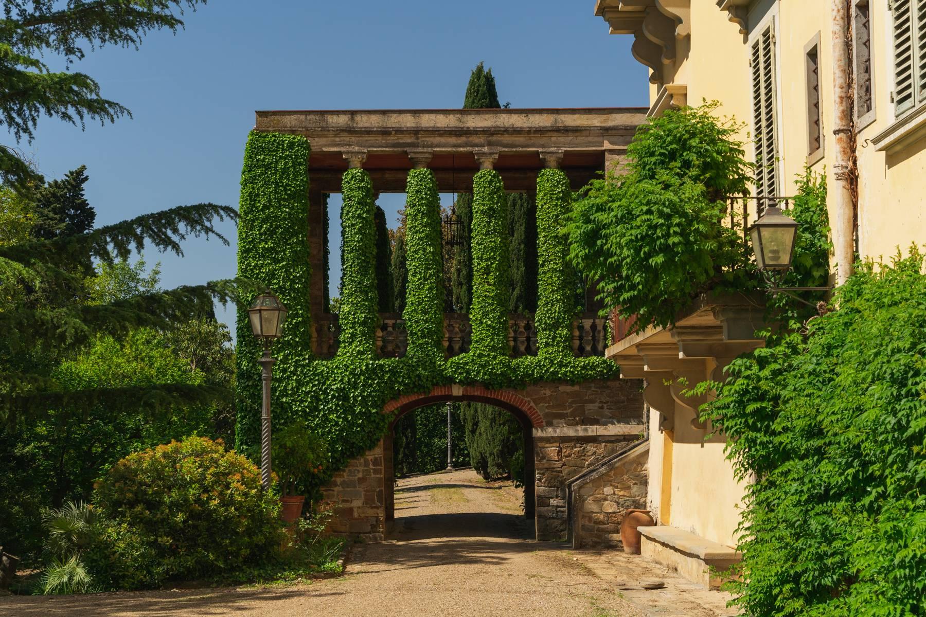 Elegante Villa aus dem 14. Jahrhundert mit einem Hektar Park in Florenz - 44