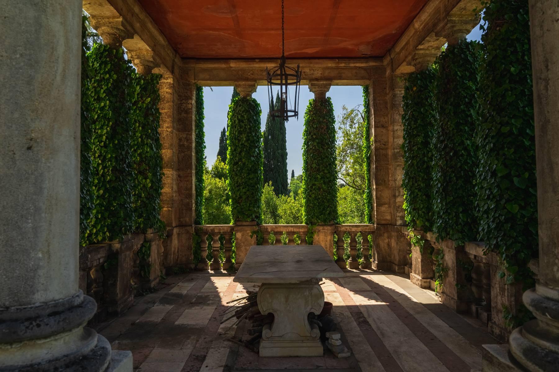 Elegante Villa aus dem 14. Jahrhundert mit einem Hektar Park in Florenz - 48