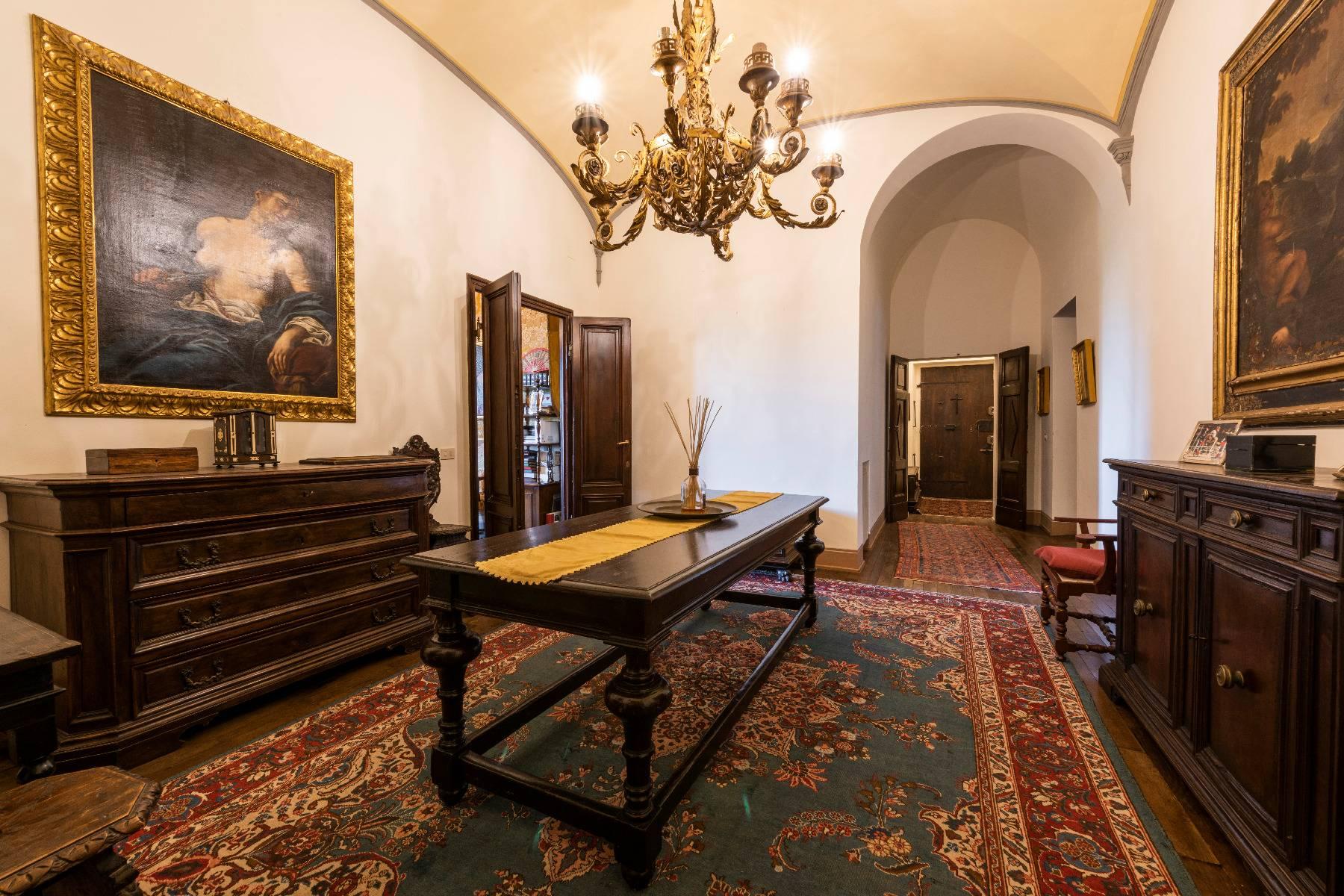 Elegant apartment in a historical palace in Siena - 20